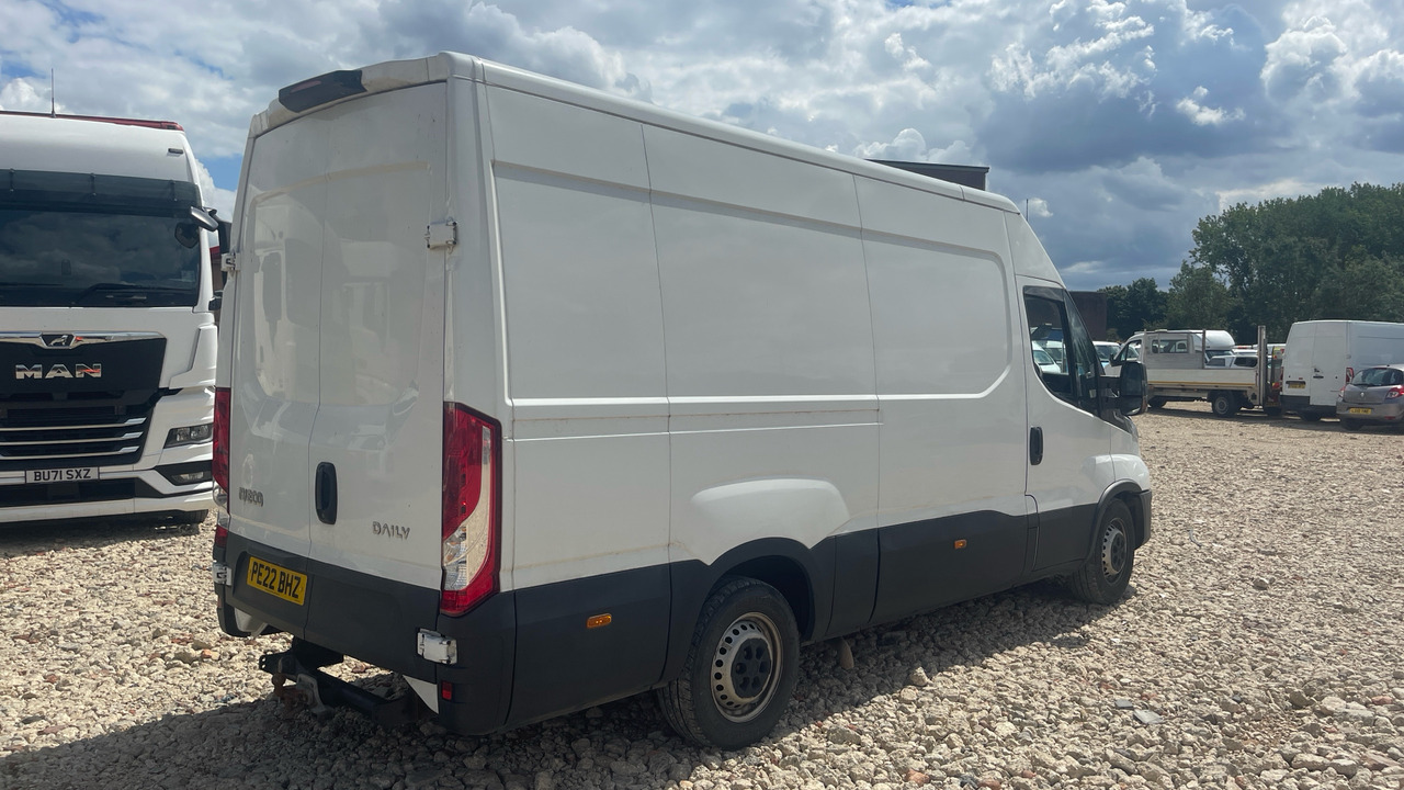 IVECO DAILY 35-140 2.3 3520 WB - Fourgon utilitaire: photos 4 IVECO DAILY 35-140 2.3 3520 WB - Fourgon utilitaire: photos 4