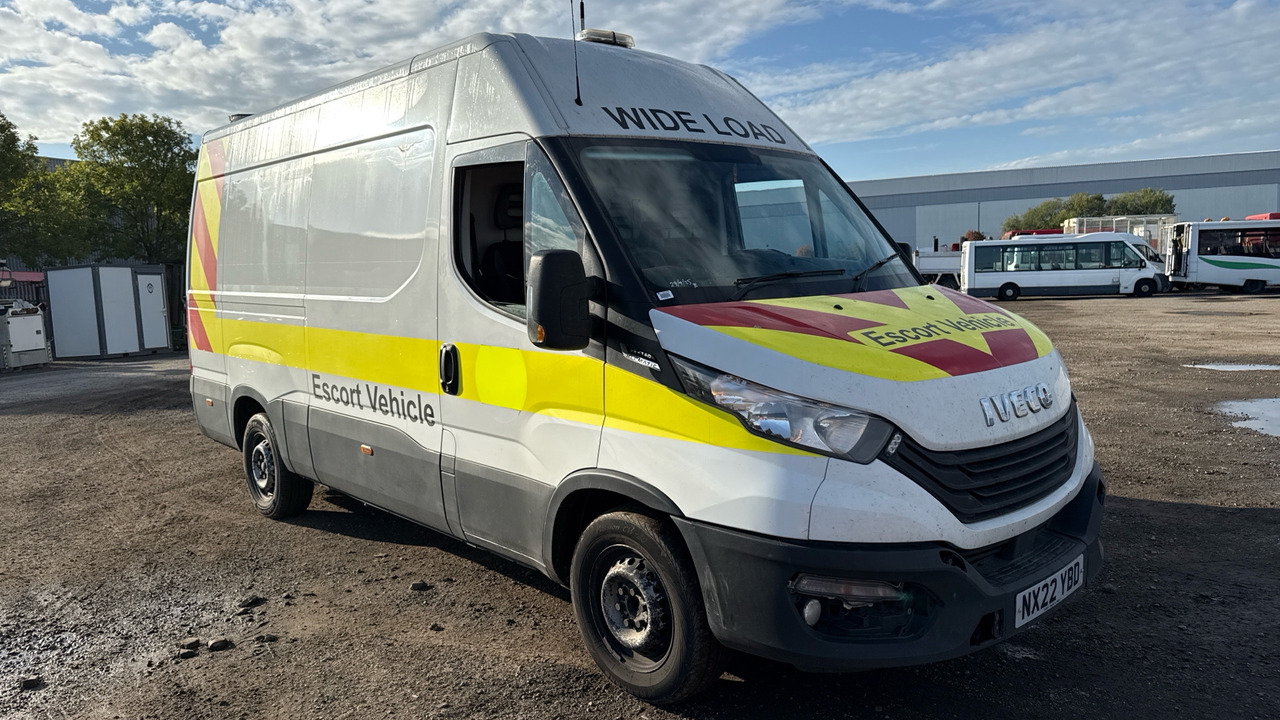 IVECO DAILY 35-140 2.3 HI-MATIC 3520 WB - Fourgon utilitaire: photos 1 IVECO DAILY 35-140 2.3 HI-MATIC 3520 WB - Fourgon utilitaire: photos 1