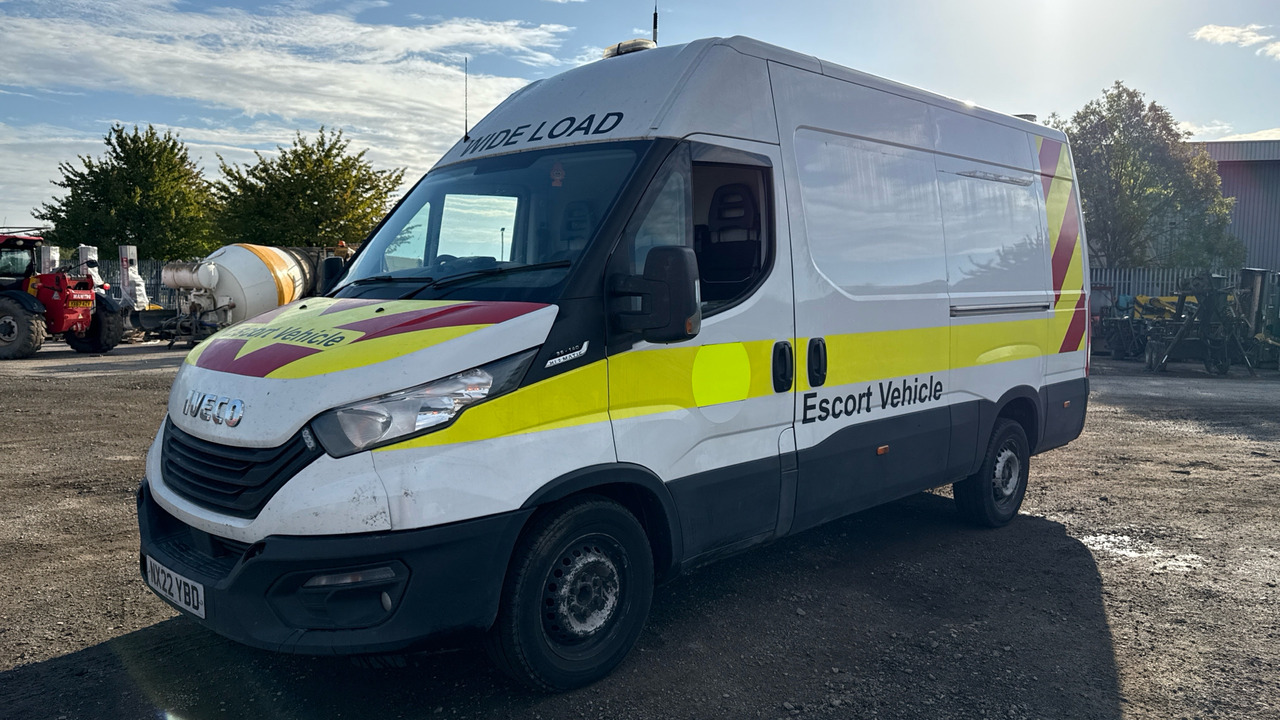 IVECO DAILY 35-140 2.3 HI-MATIC 3520 WB - Fourgon utilitaire: photos 2 IVECO DAILY 35-140 2.3 HI-MATIC 3520 WB - Fourgon utilitaire: photos 2