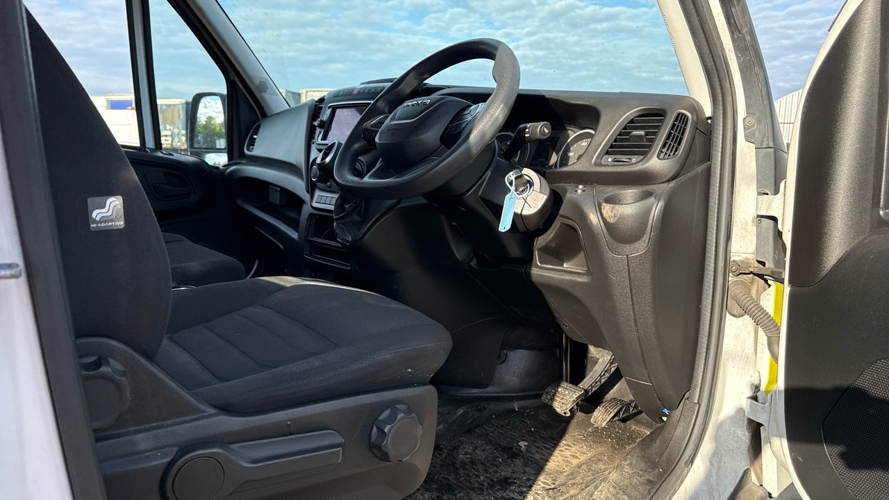 IVECO DAILY 35-140 2.3 HI-MATIC 3520 WB - Fourgon utilitaire: photos 5 IVECO DAILY 35-140 2.3 HI-MATIC 3520 WB - Fourgon utilitaire: photos 5