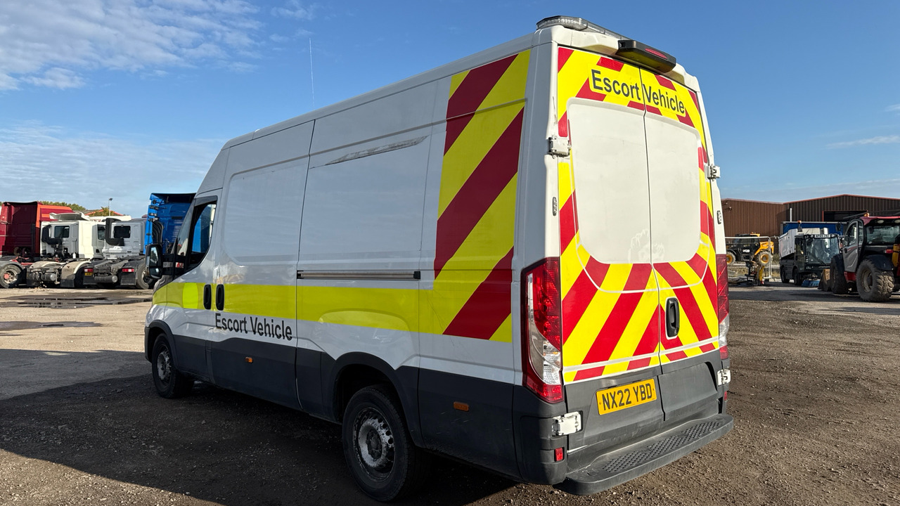 IVECO DAILY 35-140 2.3 HI-MATIC 3520 WB - Fourgon utilitaire: photos 3 IVECO DAILY 35-140 2.3 HI-MATIC 3520 WB - Fourgon utilitaire: photos 3