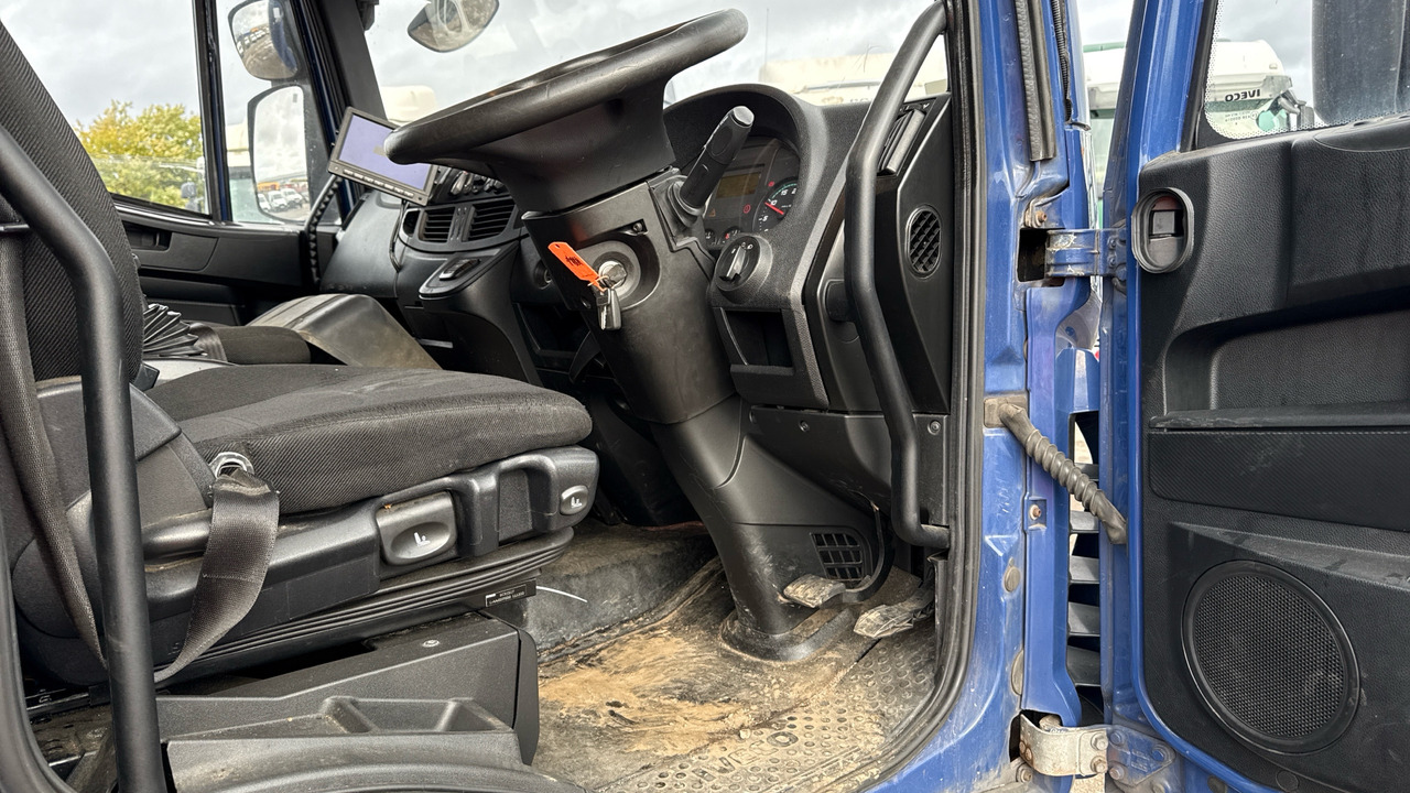 IVECO EUROCARGO 120-210 - Camion à rideaux coulissants: photos 5 IVECO EUROCARGO 120-210 - Camion à rideaux coulissants: photos 5