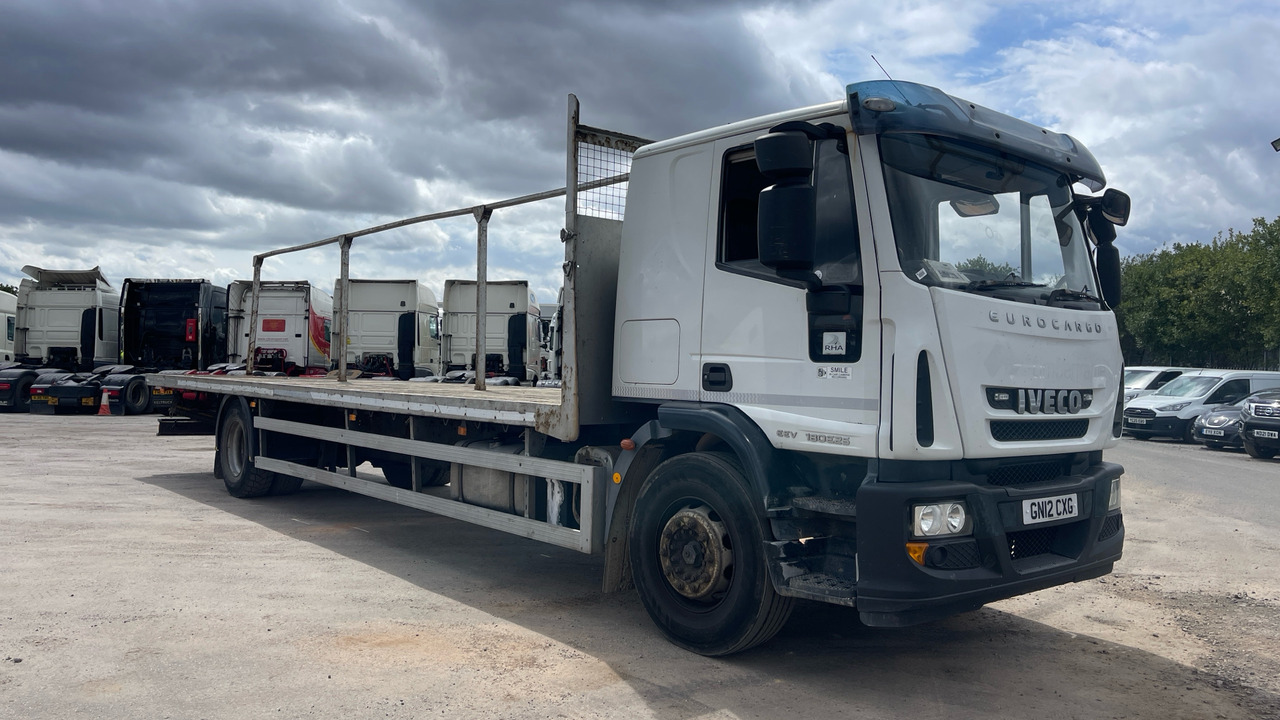 IVECO EUROCARGO 180E25 - Camion plateau: photos 1 IVECO EUROCARGO 180E25 - Camion plateau: photos 1