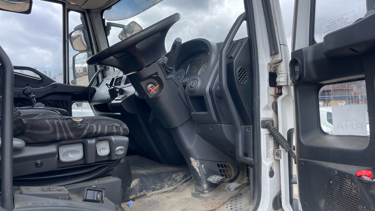 IVECO EUROCARGO 180E25 - Camion plateau: photos 5 IVECO EUROCARGO 180E25 - Camion plateau: photos 5