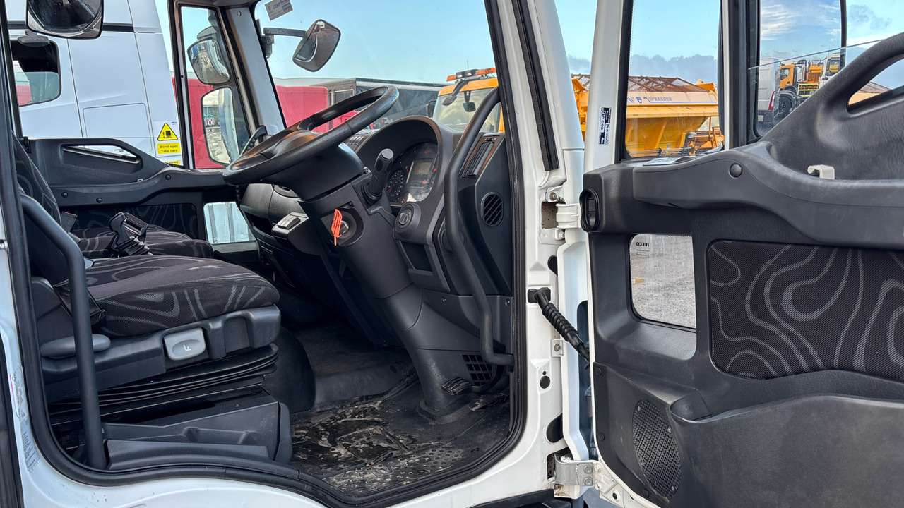 IVECO EUROCARGO 75E16 - Camion à rideaux coulissants: photos 5 IVECO EUROCARGO 75E16 - Camion à rideaux coulissants: photos 5