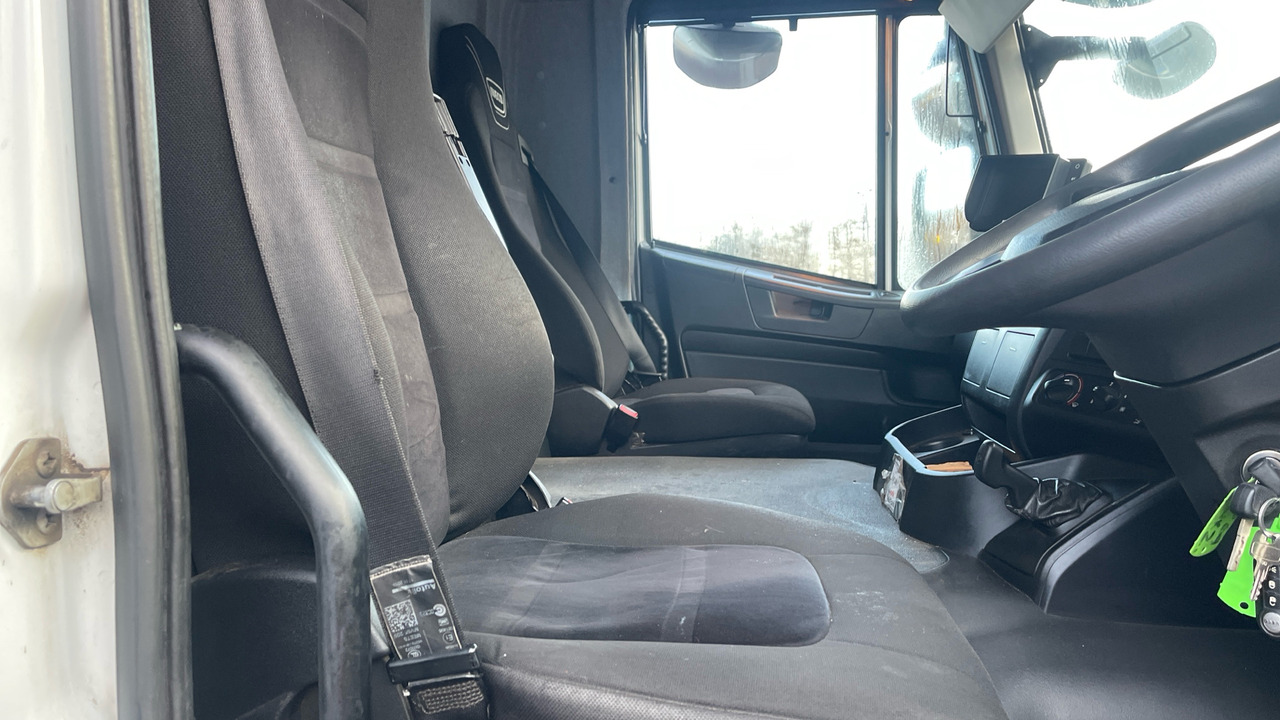 IVECO STRALIS 330 - Camion à rideaux coulissants: photos 5 IVECO STRALIS 330 - Camion à rideaux coulissants: photos 5