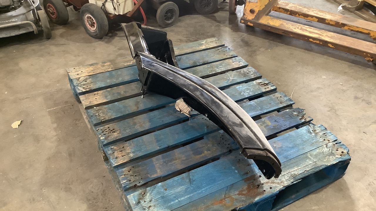 IVECO WHEEL ARCH & STEP - Matériel de chantier: photos 2 IVECO WHEEL ARCH & STEP - Matériel de chantier: photos 2