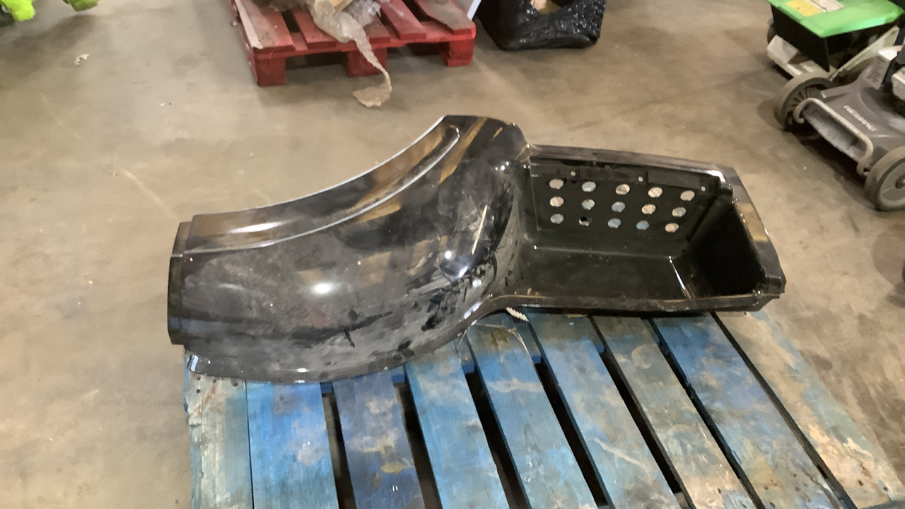 IVECO WHEEL ARCH & STEP - Matériel de chantier: photos 1 IVECO WHEEL ARCH & STEP - Matériel de chantier: photos 1