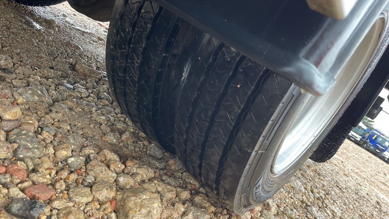 Camion à rideaux coulissants Isuzu N75 190: photos 18