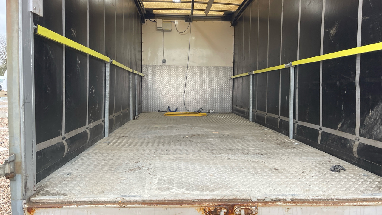 Camion à rideaux coulissants Isuzu N75 190: photos 14