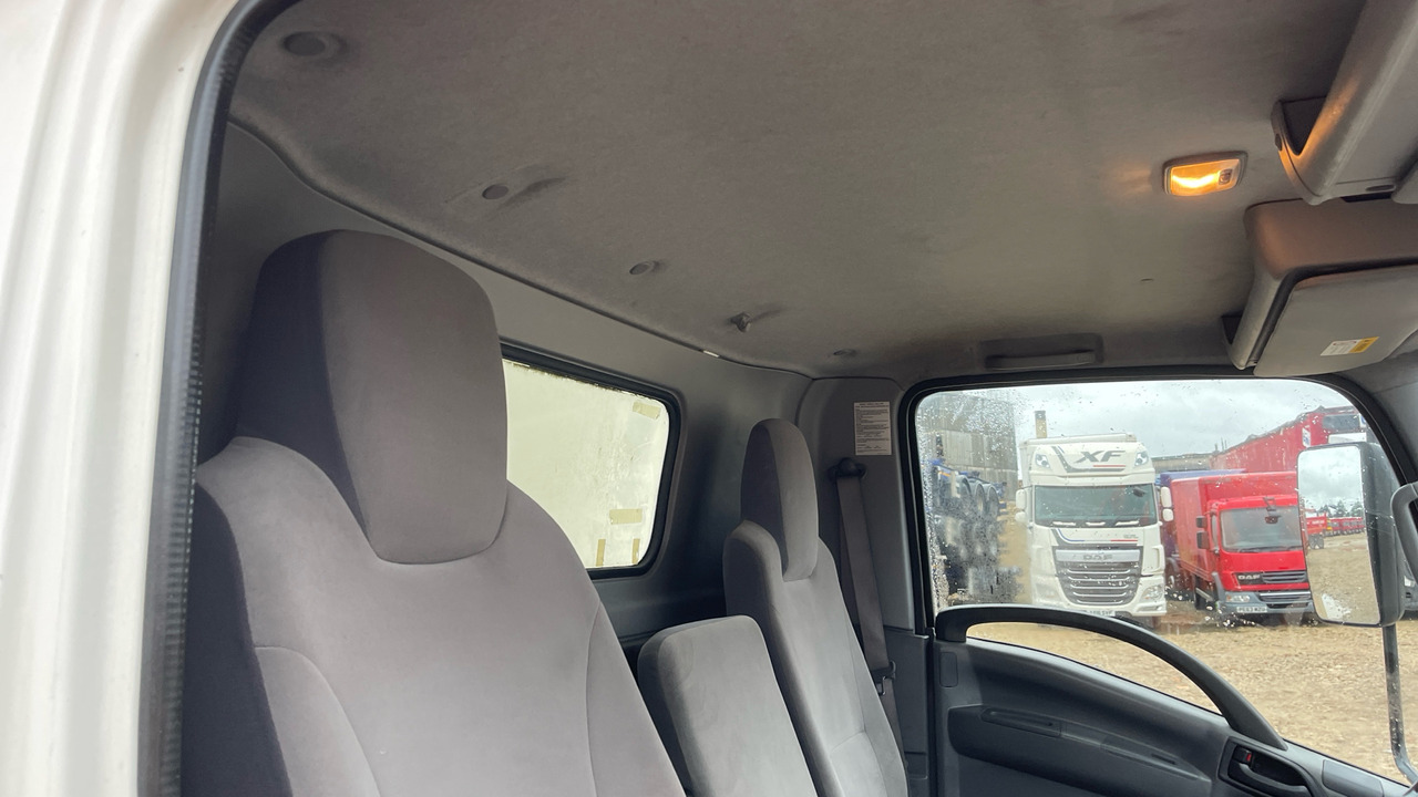 Camion à rideaux coulissants Isuzu N75 190: photos 8