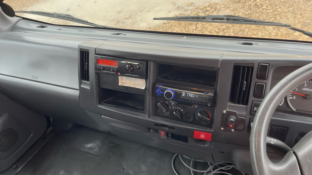 Camion à rideaux coulissants Isuzu N75 190: photos 7