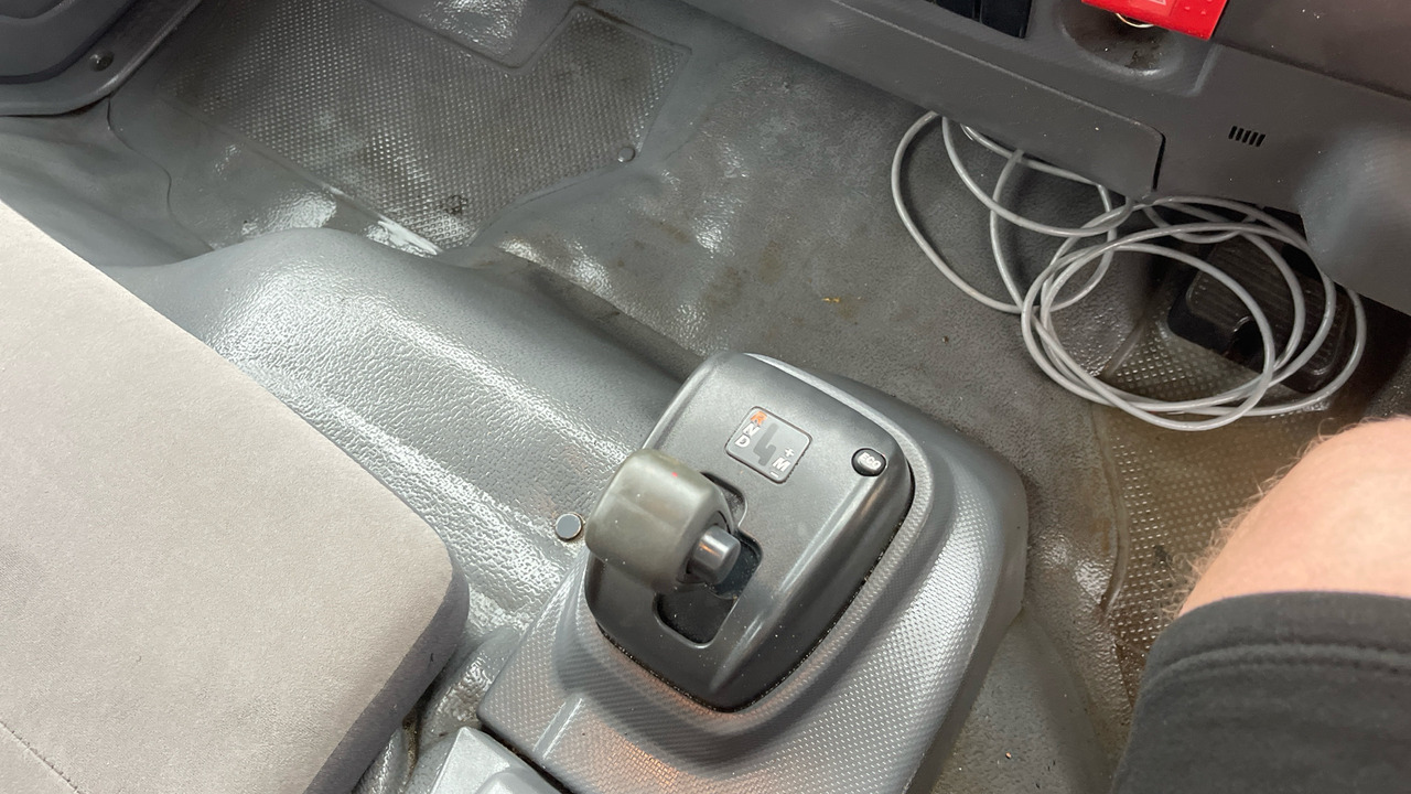 Camion à rideaux coulissants Isuzu N75 190: photos 15