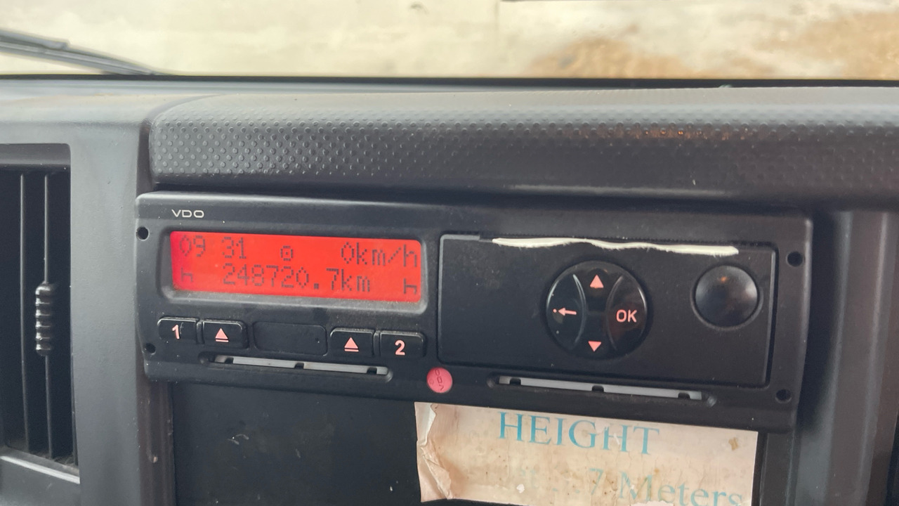 Camion à rideaux coulissants Isuzu N75 190: photos 9