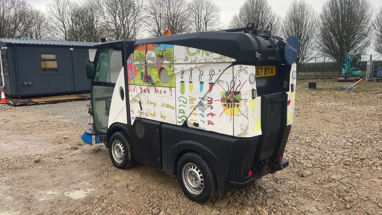 JOHNSTON SWEEPER - Balayeuse de voirie: photos 3 JOHNSTON SWEEPER - Balayeuse de voirie: photos 3