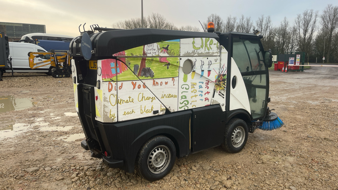 JOHNSTON SWEEPER - Balayeuse de voirie: photos 4 JOHNSTON SWEEPER - Balayeuse de voirie: photos 4