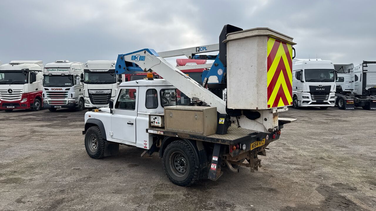 Land Rover Defender 110 TDCi 2.2 - Camion avec nacelle: photos 3 Land Rover Defender 110 TDCi 2.2 - Camion avec nacelle: photos 3