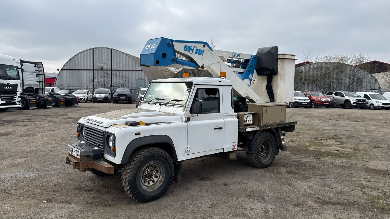 Land Rover Defender TDCi 2.2 - Camion avec nacelle: photos 2 Land Rover Defender TDCi 2.2 - Camion avec nacelle: photos 2