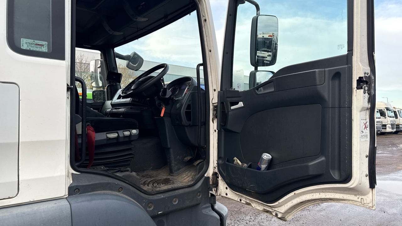 MAN TGM 18.250 - Camion à rideaux coulissants: photos 5 MAN TGM 18.250 - Camion à rideaux coulissants: photos 5