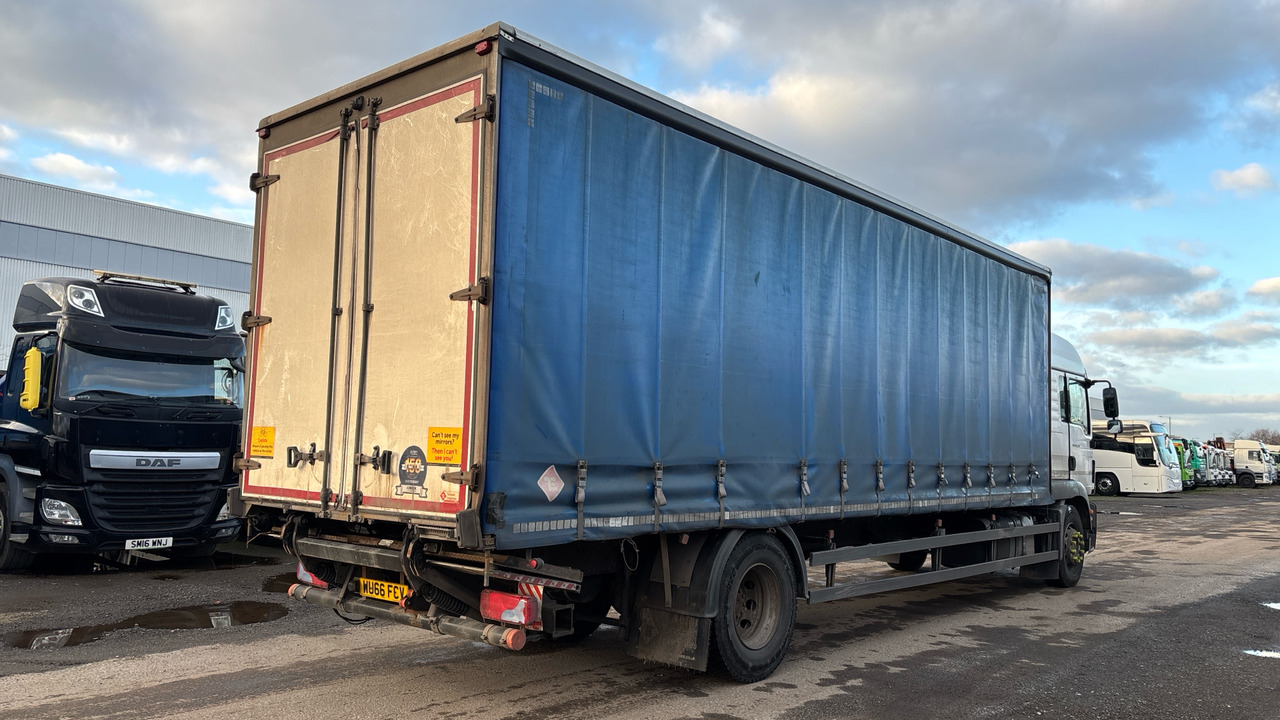 MAN TGM 18.250 - Camion à rideaux coulissants: photos 4 MAN TGM 18.250 - Camion à rideaux coulissants: photos 4