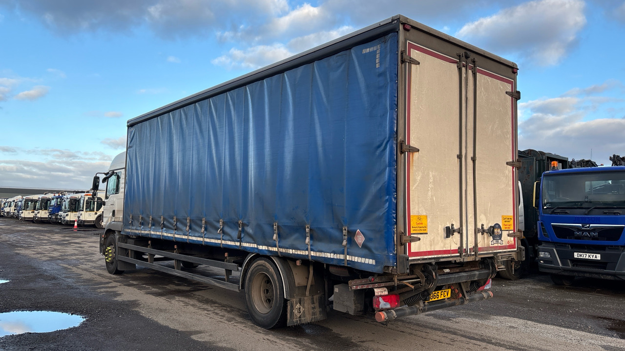 MAN TGM 18.250 - Camion à rideaux coulissants: photos 3 MAN TGM 18.250 - Camion à rideaux coulissants: photos 3