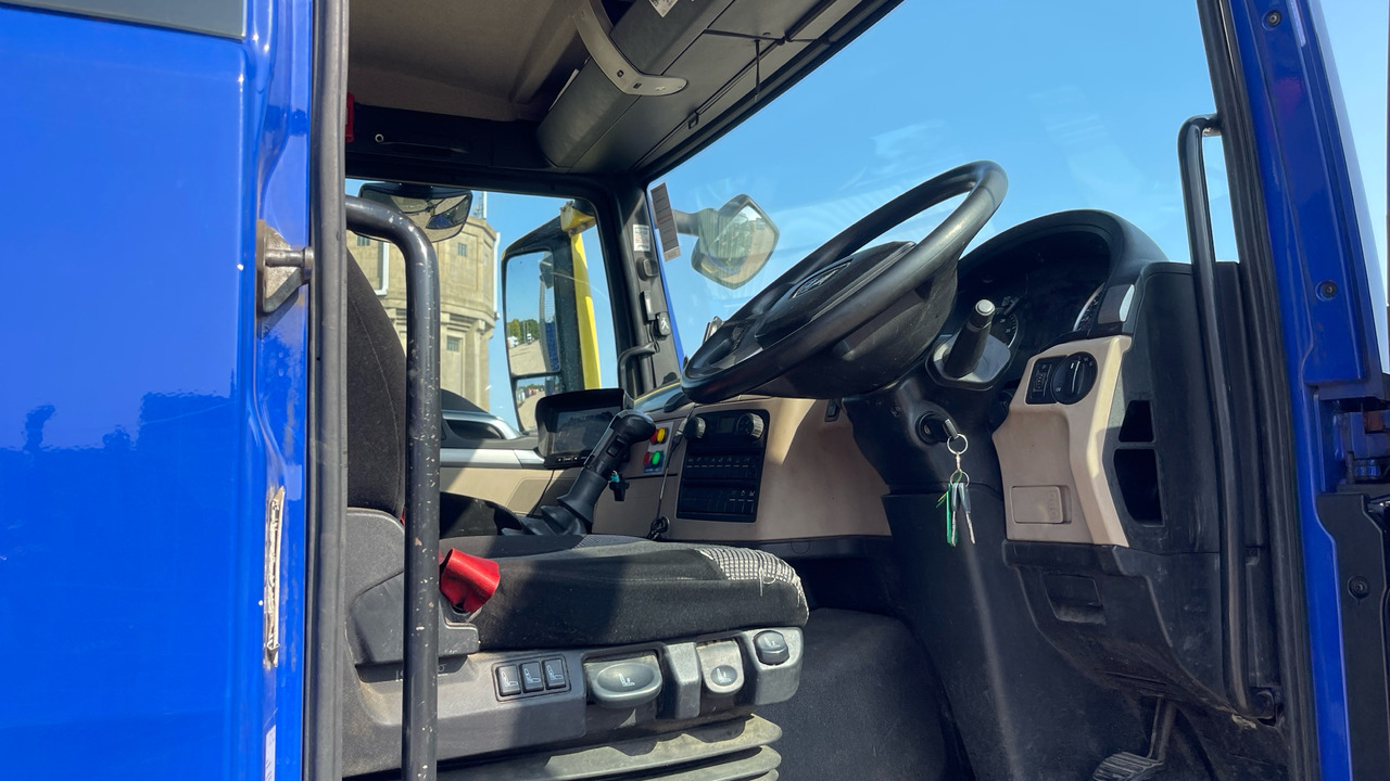 MAN TGS 26.360 - Camion plateau, Camion grue: photos 5 MAN TGS 26.360 - Camion plateau, Camion grue: photos 5