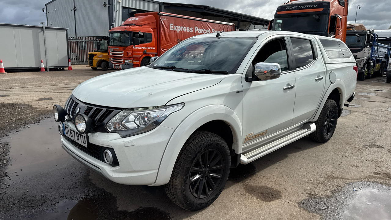 MITSUBISHI L200 2.4 DI-D 178 WARRIOR - Pick-up, Utilitaire double cabine: photos 2 MITSUBISHI L200 2.4 DI-D 178 WARRIOR - Pick-up, Utilitaire double cabine: photos 2