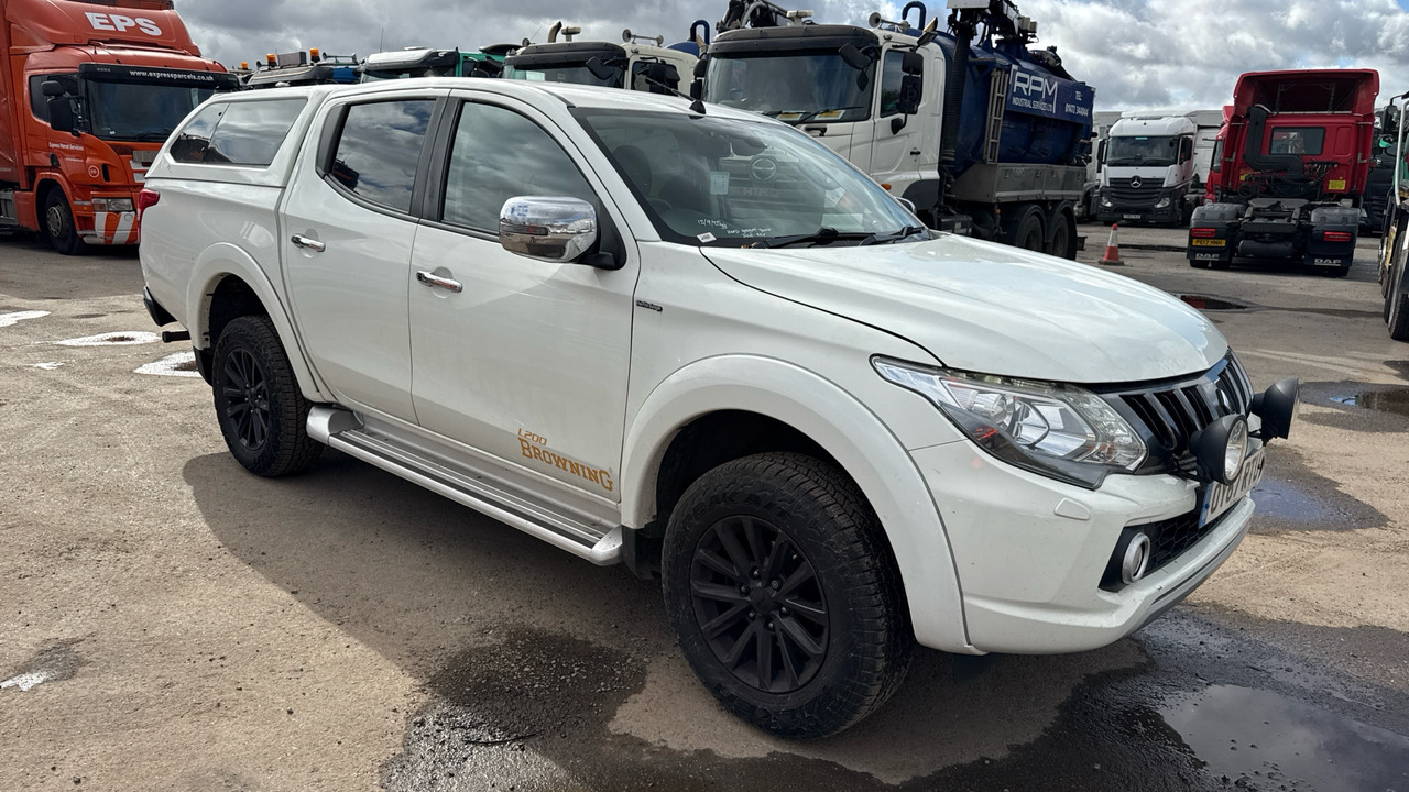 MITSUBISHI L200 2.4 DI-D 178 WARRIOR - Pick-up, Utilitaire double cabine: photos 1 MITSUBISHI L200 2.4 DI-D 178 WARRIOR - Pick-up, Utilitaire double cabine: photos 1