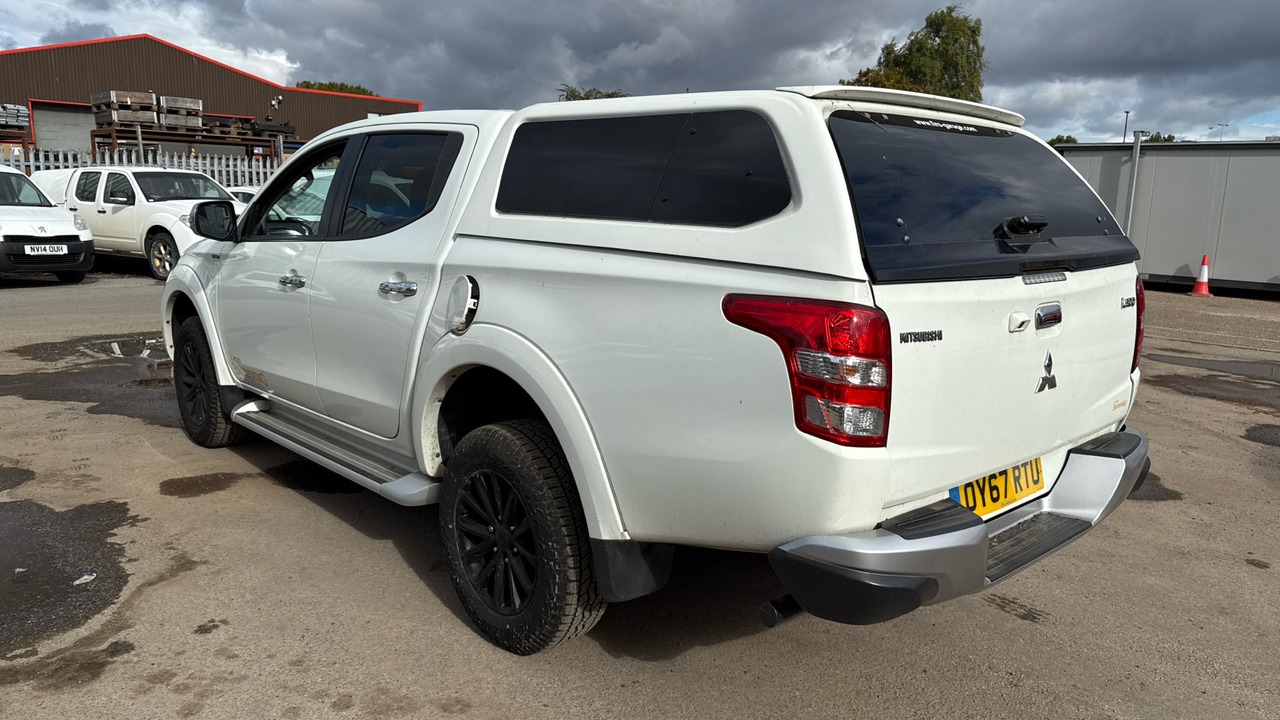 MITSUBISHI L200 2.4 DI-D 178 WARRIOR - Pick-up, Utilitaire double cabine: photos 3 MITSUBISHI L200 2.4 DI-D 178 WARRIOR - Pick-up, Utilitaire double cabine: photos 3