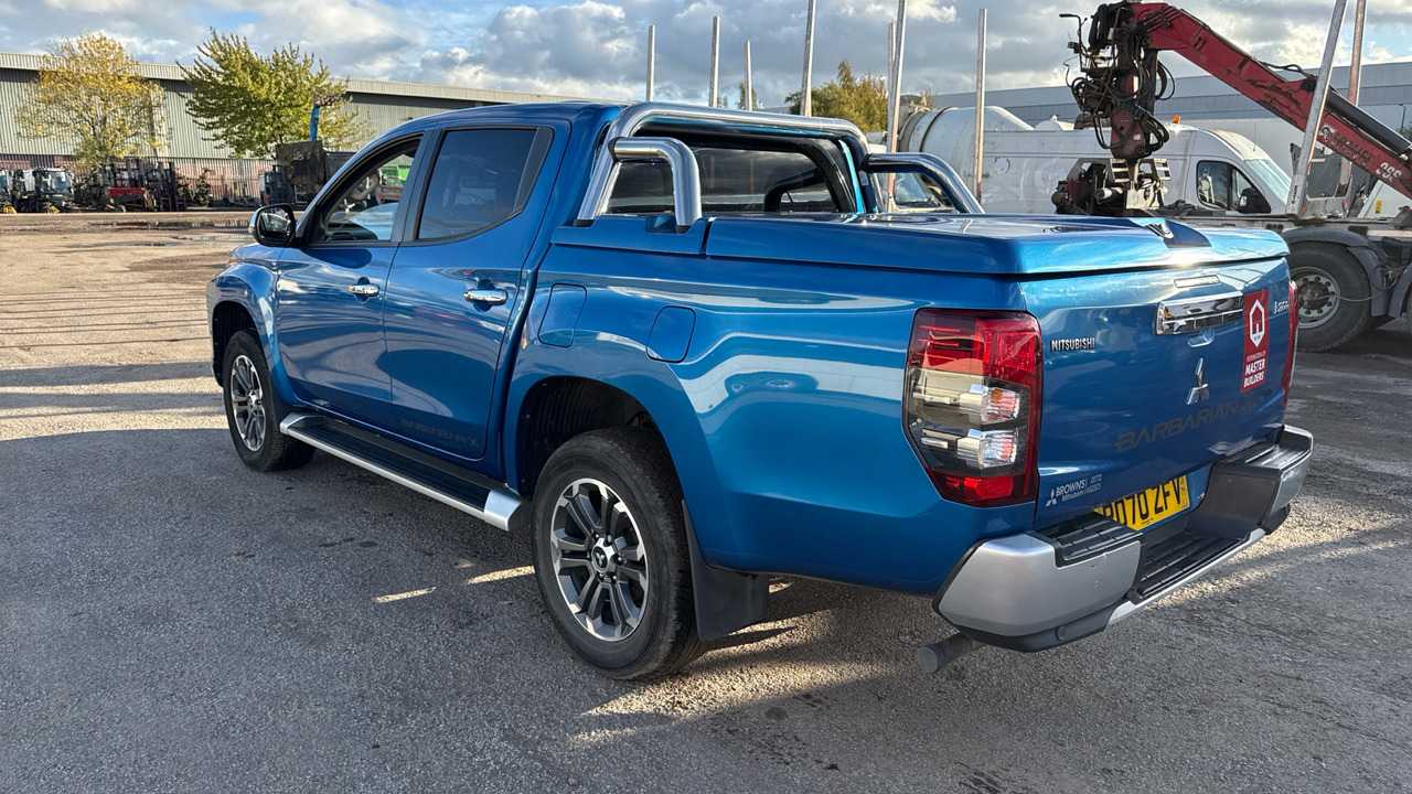 Mitsubishi L200 DI-D 2.3 Barbarian X 150PS - Pick-up, Utilitaire double cabine: photos 3 Mitsubishi L200 DI-D 2.3 Barbarian X 150PS - Pick-up, Utilitaire double cabine: photos 3