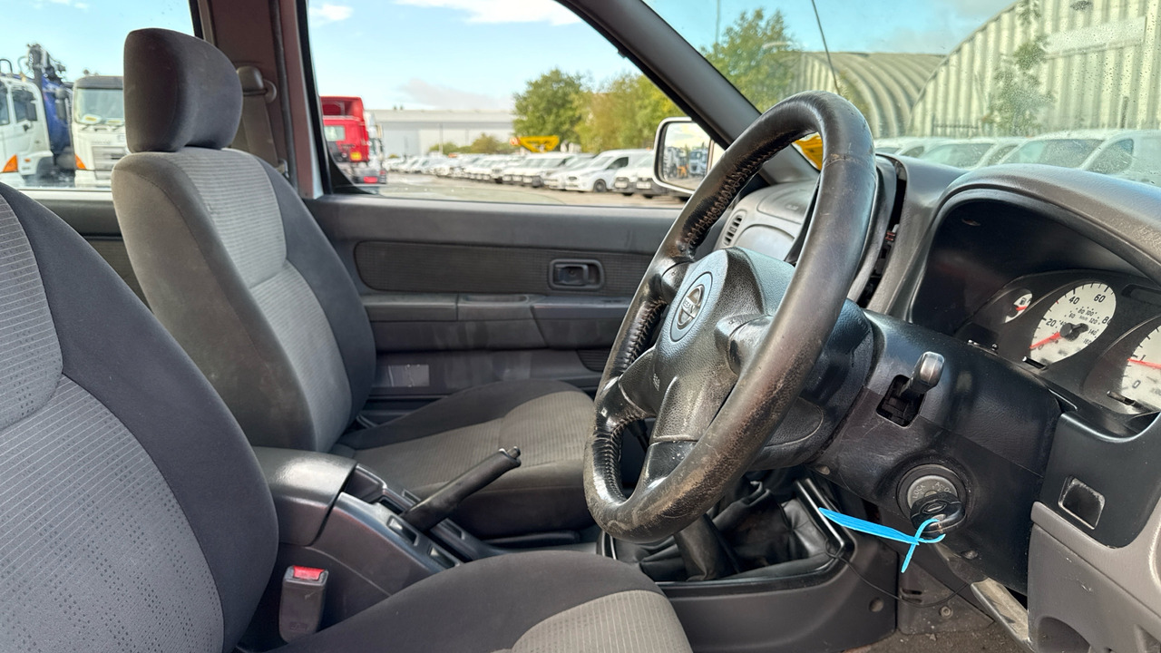 NISSAN D22 2.5 DI - Pick-up, Utilitaire double cabine: photos 5 NISSAN D22 2.5 DI - Pick-up, Utilitaire double cabine: photos 5