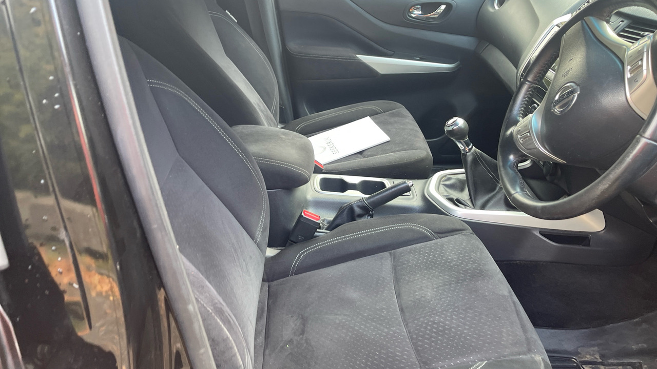 Nissan Navara 2.3 dCi 190 - Pick-up, Utilitaire double cabine: photos 5 Nissan Navara 2.3 dCi 190 - Pick-up, Utilitaire double cabine: photos 5