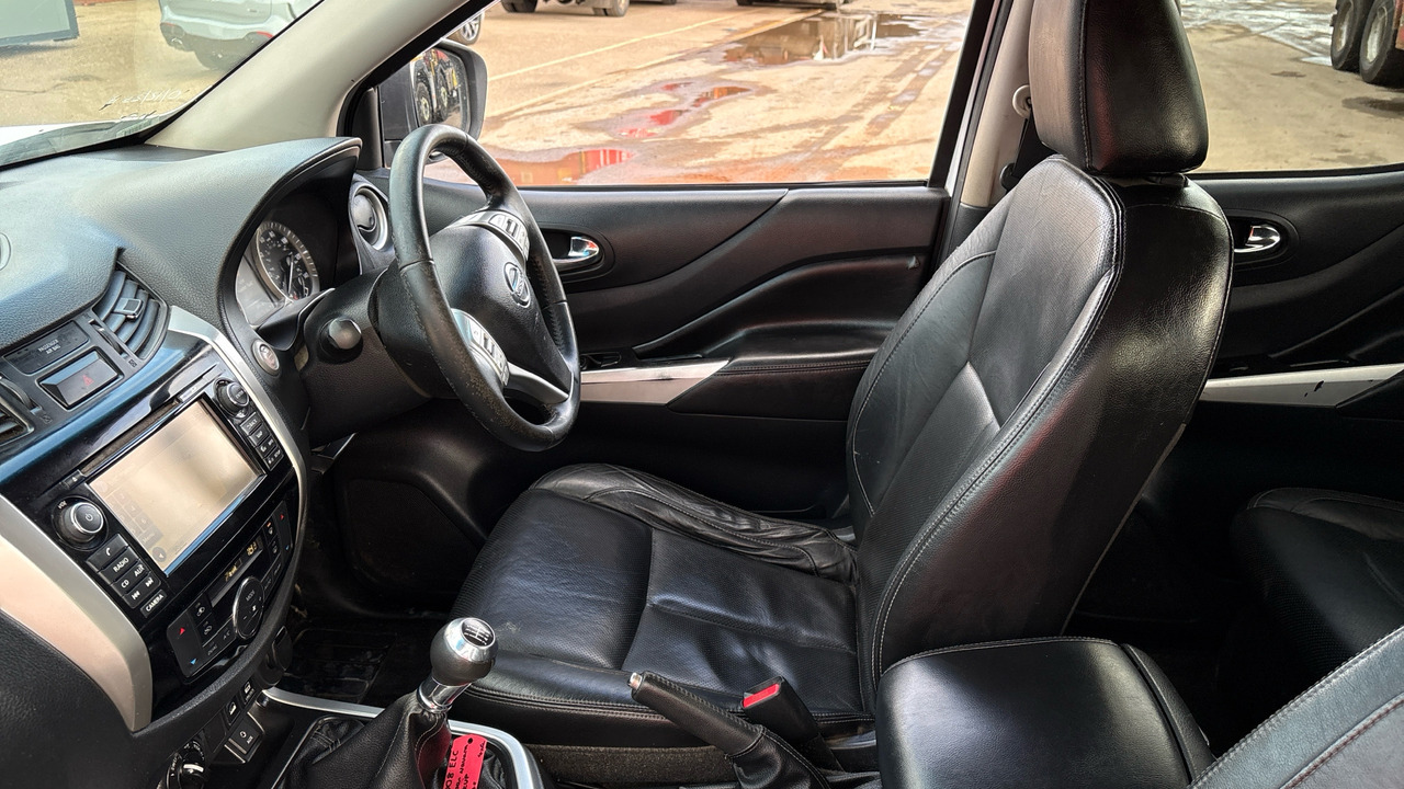Pick-up Nissan Navara Tekna 2.3 DCI 190PS: photos 17