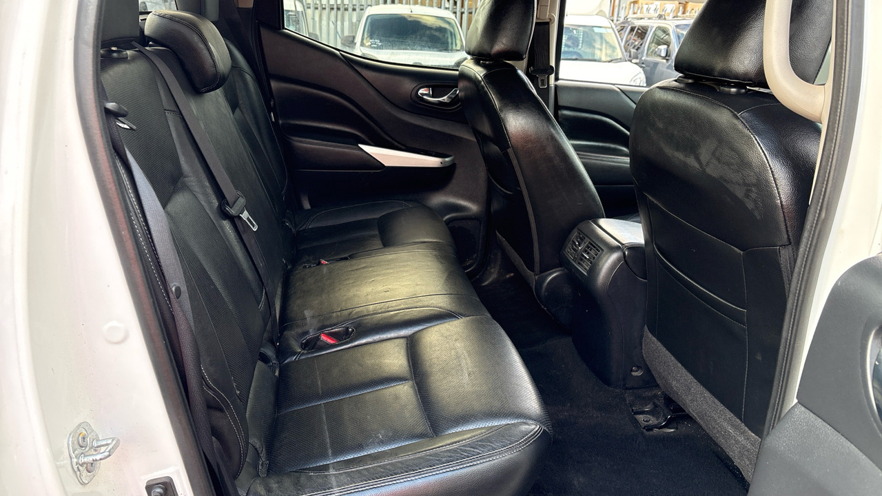 Pick-up Nissan Navara Tekna 2.3 DCI 190PS: photos 19