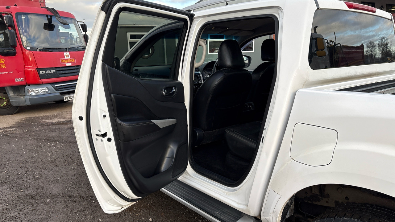 Pick-up Nissan Navara Tekna 2.3 DCI 190PS: photos 18