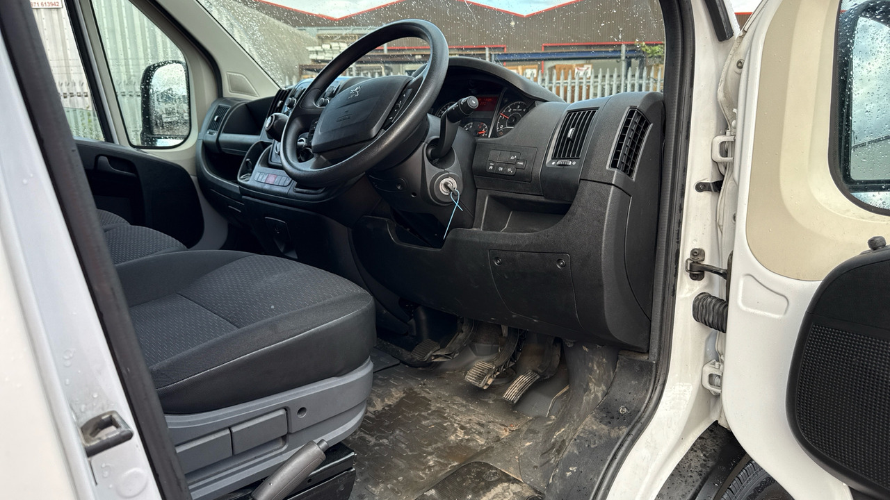 PEUGEOT BOXER 435 2.2 BlueHDi H2 140ps PROFESSIONAL - Fourgon utilitaire: photos 5 PEUGEOT BOXER 435 2.2 BlueHDi H2 140ps PROFESSIONAL - Fourgon utilitaire: photos 5