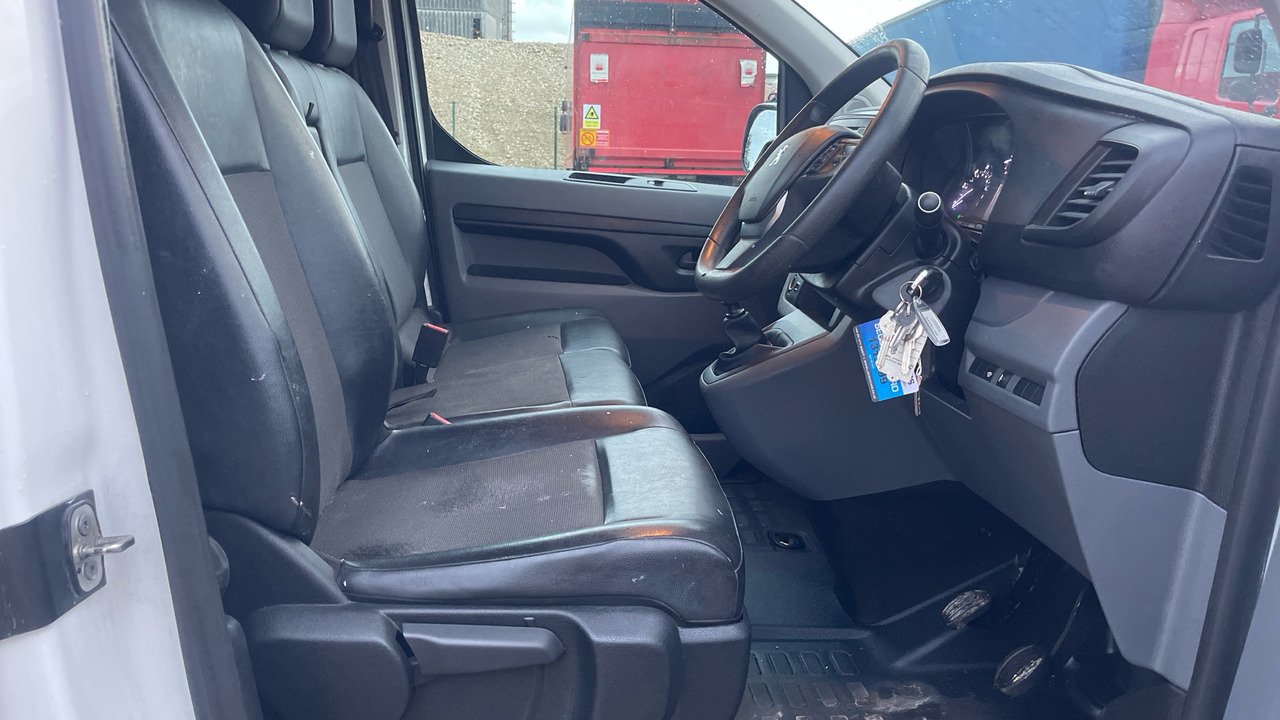 PEUGEOT EXPERT PROFESSBLIONAL 1.5 BLUEHDI - Fourgon utilitaire: photos 5 PEUGEOT EXPERT PROFESSBLIONAL 1.5 BLUEHDI - Fourgon utilitaire: photos 5