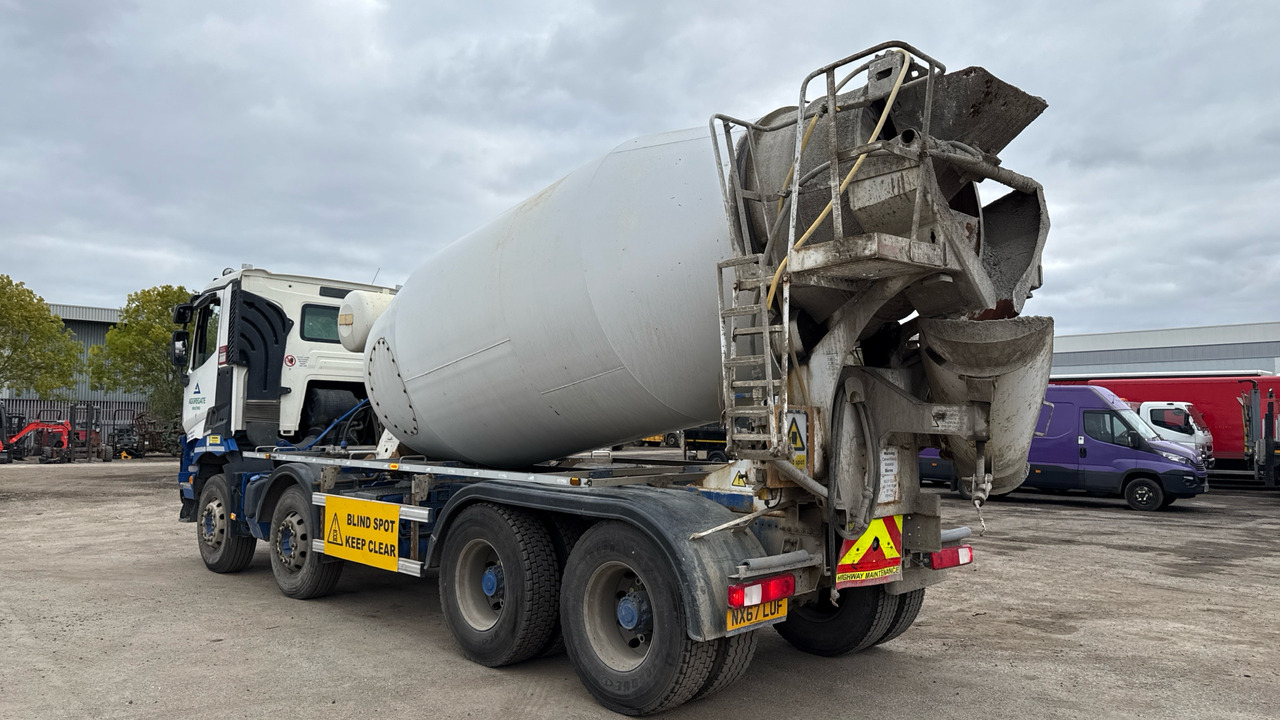 RENAULT C 430 - Camion malaxeur: photos 3 RENAULT C 430 - Camion malaxeur: photos 3