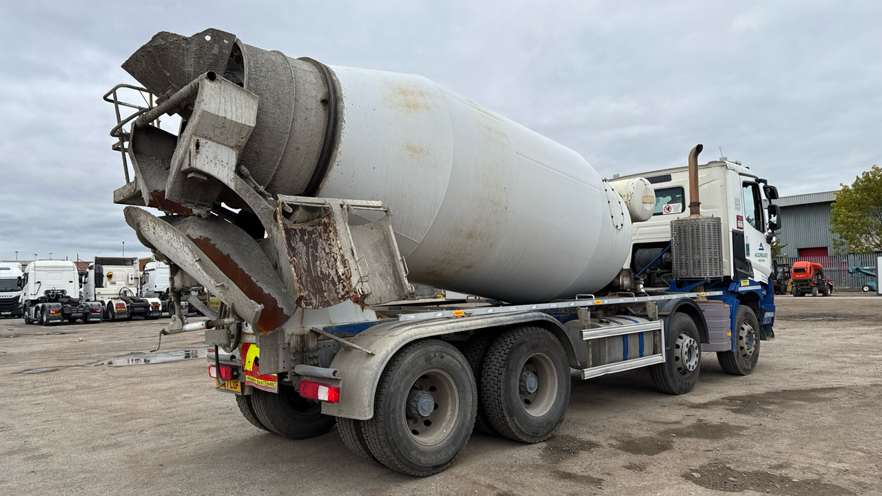 RENAULT C 430 - Camion malaxeur: photos 4 RENAULT C 430 - Camion malaxeur: photos 4