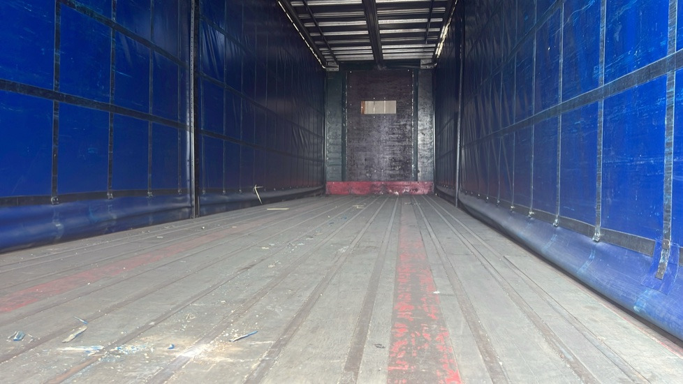 SDC CURTAINSIDE - Remorque: photos 5 SDC CURTAINSIDE - Remorque: photos 5