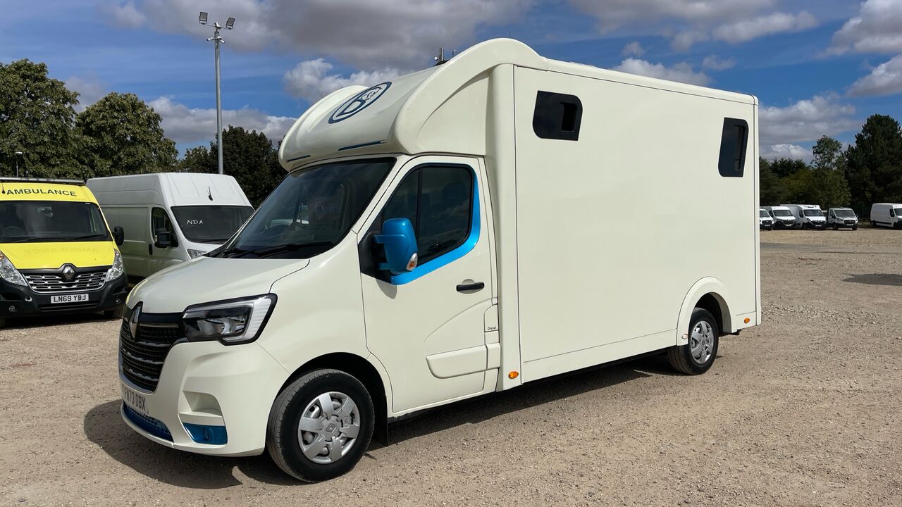 Renault Master Bloomfields Raceline 2.3DCI 145PS - Camion chevaux: photos 2 Renault Master Bloomfields Raceline 2.3DCI 145PS - Camion chevaux: photos 2
