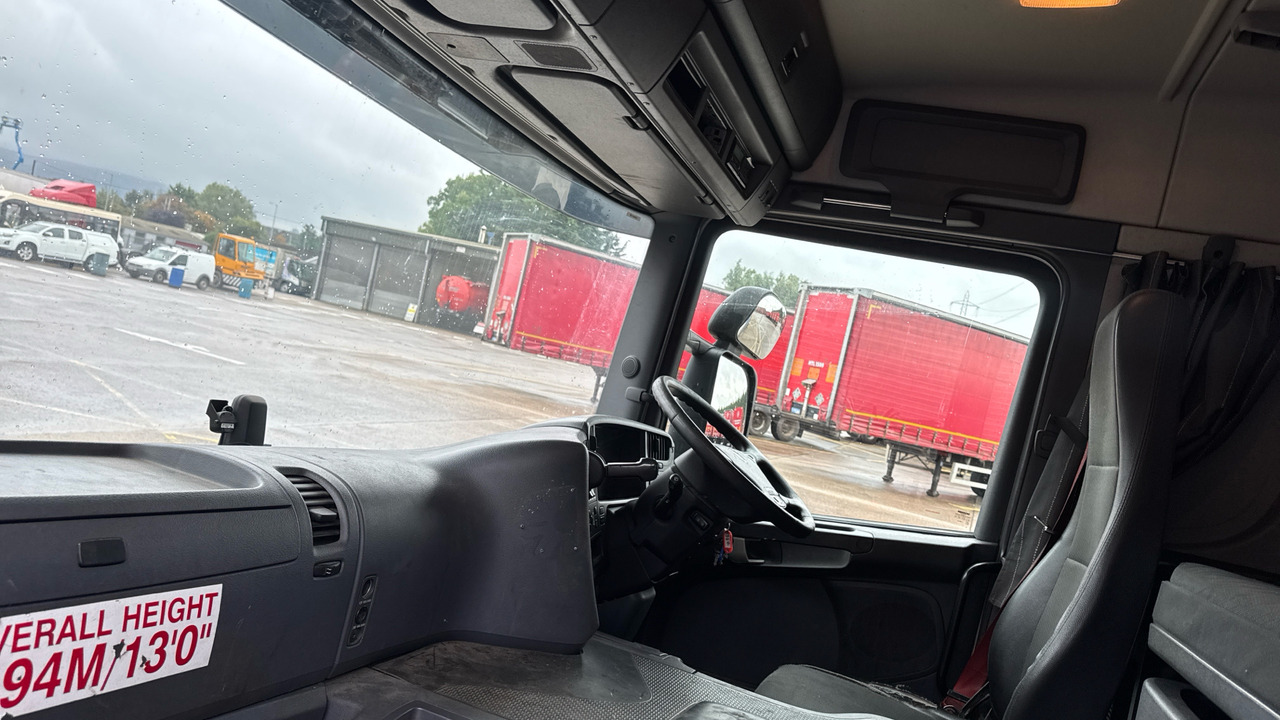 Camion à rideaux coulissants SCANIA P 250: photos 7