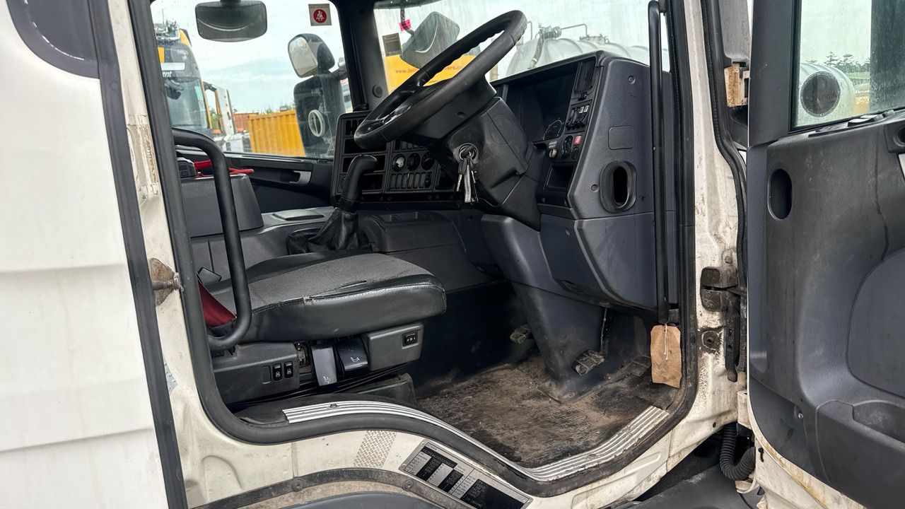 SCANIA P 310 - Camion hydrocureur: photos 5 SCANIA P 310 - Camion hydrocureur: photos 5