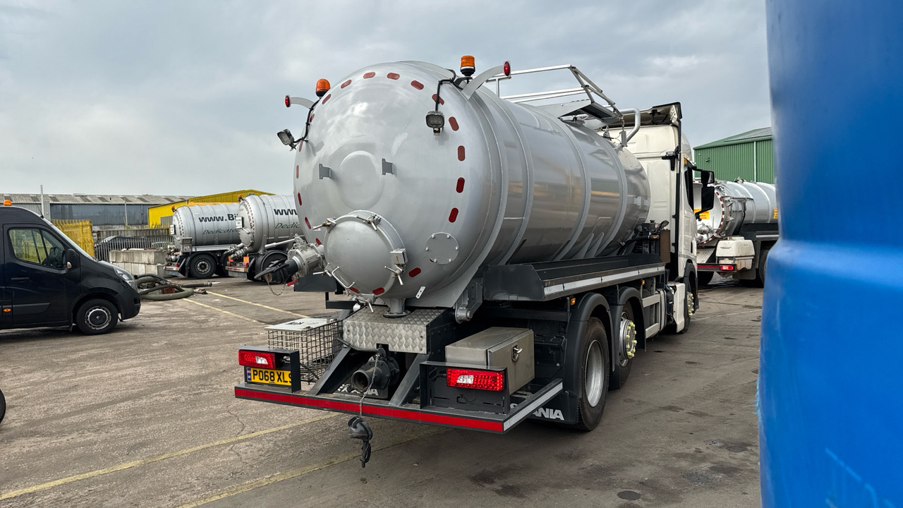 SCANIA R 410 - Camion hydrocureur: photos 4 SCANIA R 410 - Camion hydrocureur: photos 4