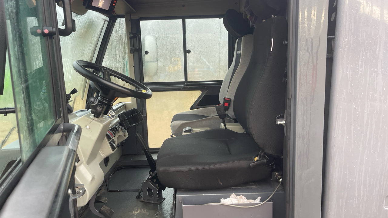 SCARAB M25H - Balayeuse de voirie: photos 5 SCARAB M25H - Balayeuse de voirie: photos 5