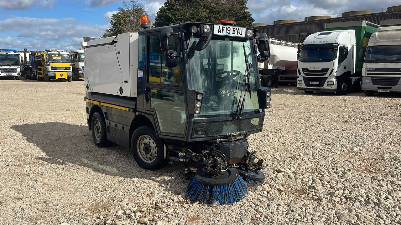 SCHMIDT COMPACT 200 - Balayeuse de voirie: photos 1 SCHMIDT COMPACT 200 - Balayeuse de voirie: photos 1