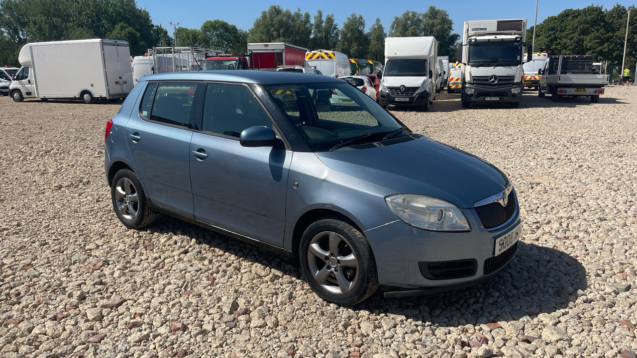 SKODA FABIA 2 1.4 TDI - Voiture à hayon: photos 1 SKODA FABIA 2 1.4 TDI - Voiture à hayon: photos 1