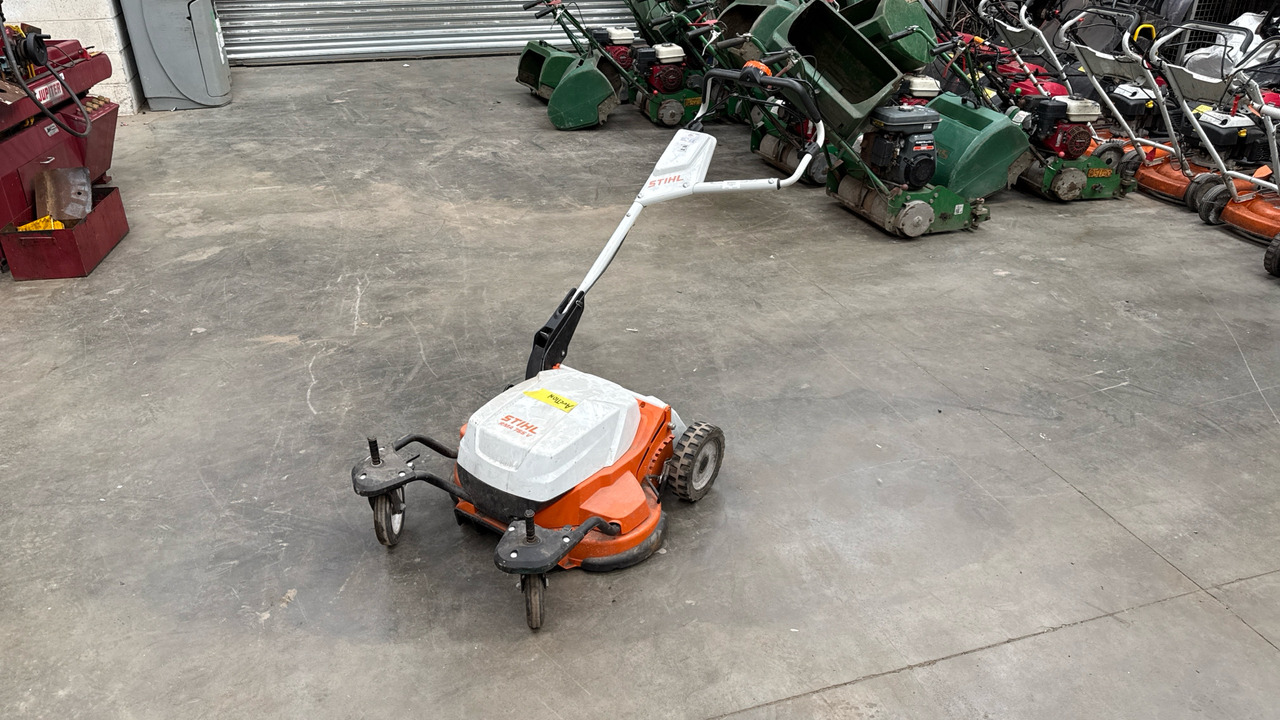 STIHL BR500 BACK PACK LEAF BLOWER - Matériel de chantier: photos 3 STIHL BR500 BACK PACK LEAF BLOWER - Matériel de chantier: photos 3