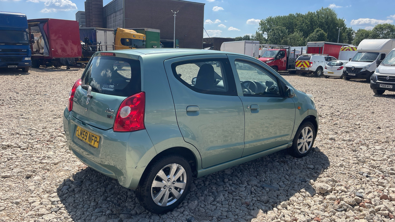 SUZUKI ALTO 1.0 SZ4 - Voiture à hayon: photos 4 SUZUKI ALTO 1.0 SZ4 - Voiture à hayon: photos 4