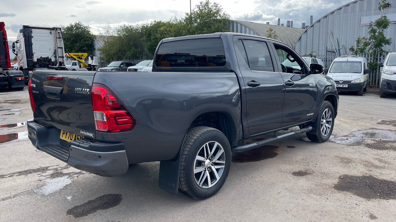 TOYOTA HILUX INVINCIBLE X 2.4 D-4D - Pick-up, Utilitaire double cabine: photos 4 TOYOTA HILUX INVINCIBLE X 2.4 D-4D - Pick-up, Utilitaire double cabine: photos 4